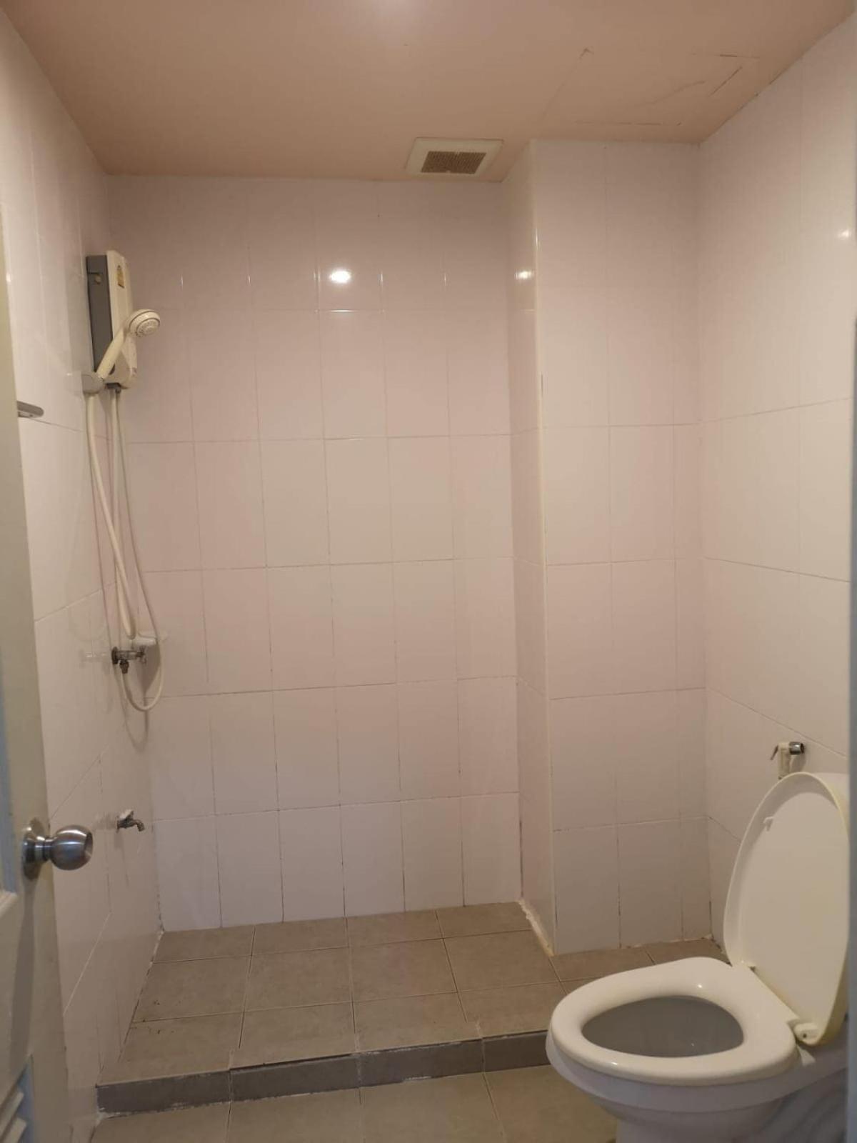 Kjs Pattaya Hotel Bagian luar foto