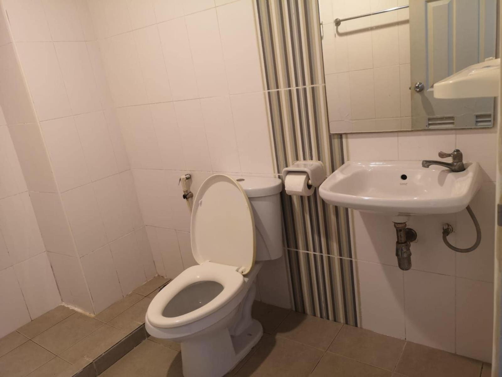Kjs Pattaya Hotel Bagian luar foto