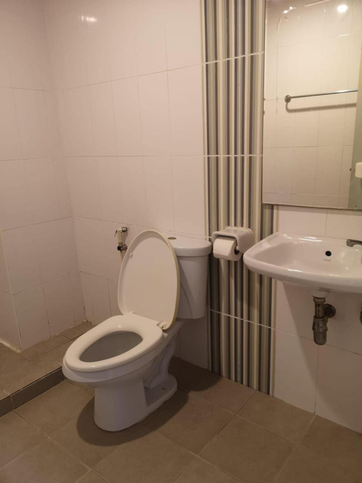 Kjs Pattaya Hotel Bagian luar foto