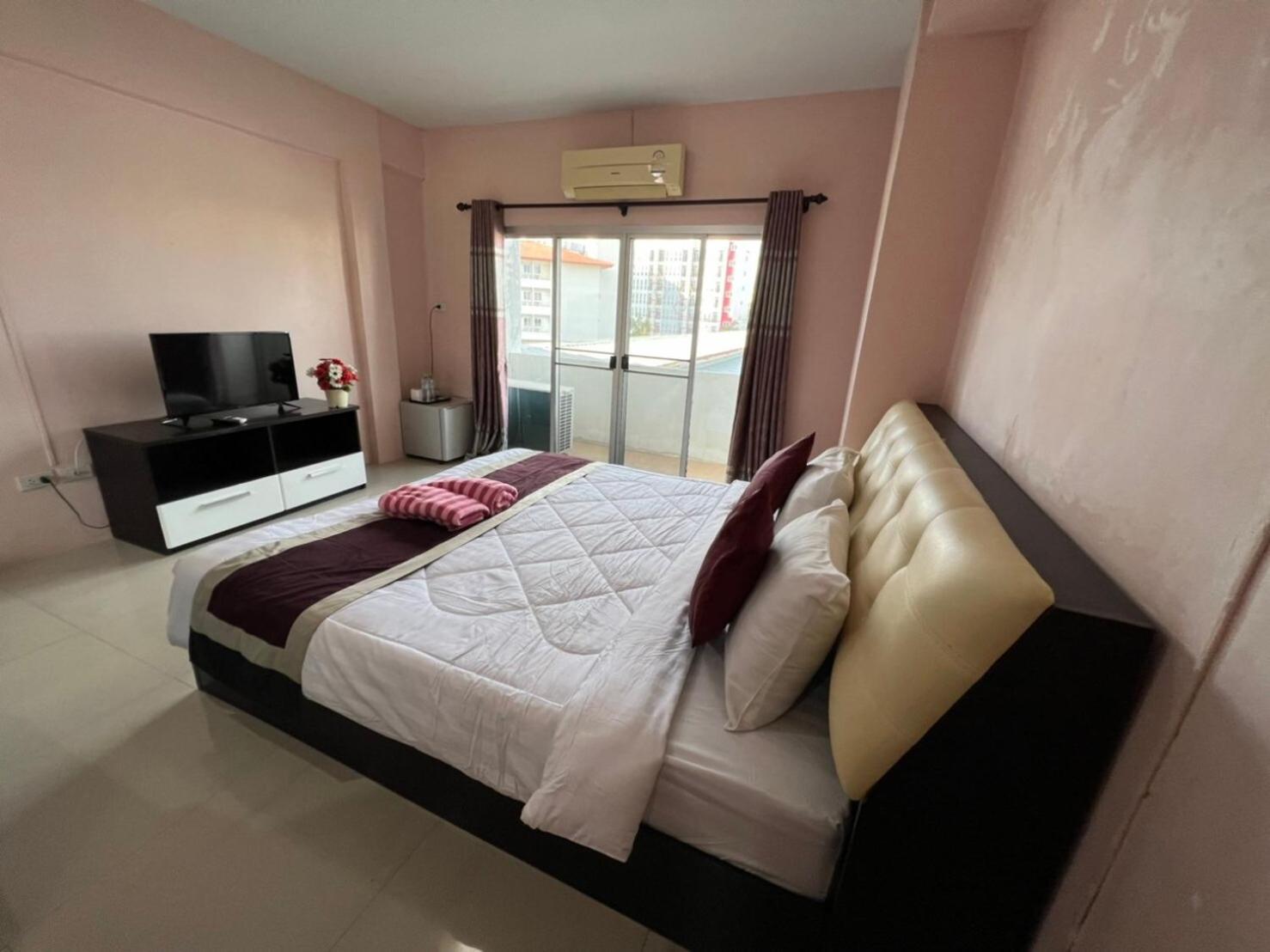 Kjs Pattaya Hotel Bagian luar foto