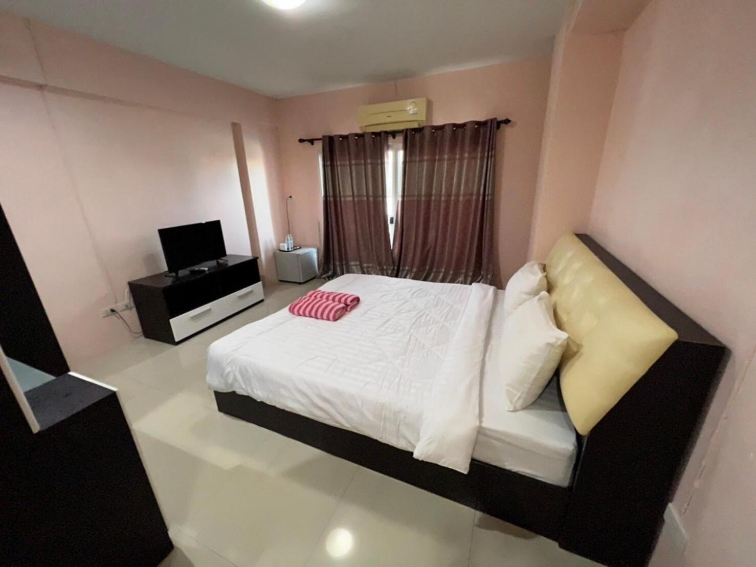 Kjs Pattaya Hotel Bagian luar foto