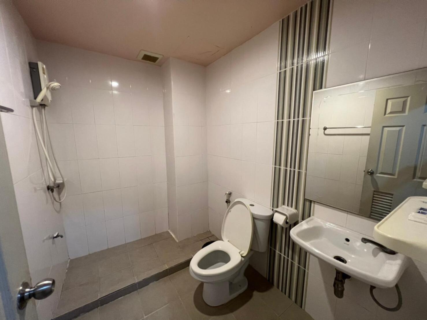 Kjs Pattaya Hotel Bagian luar foto