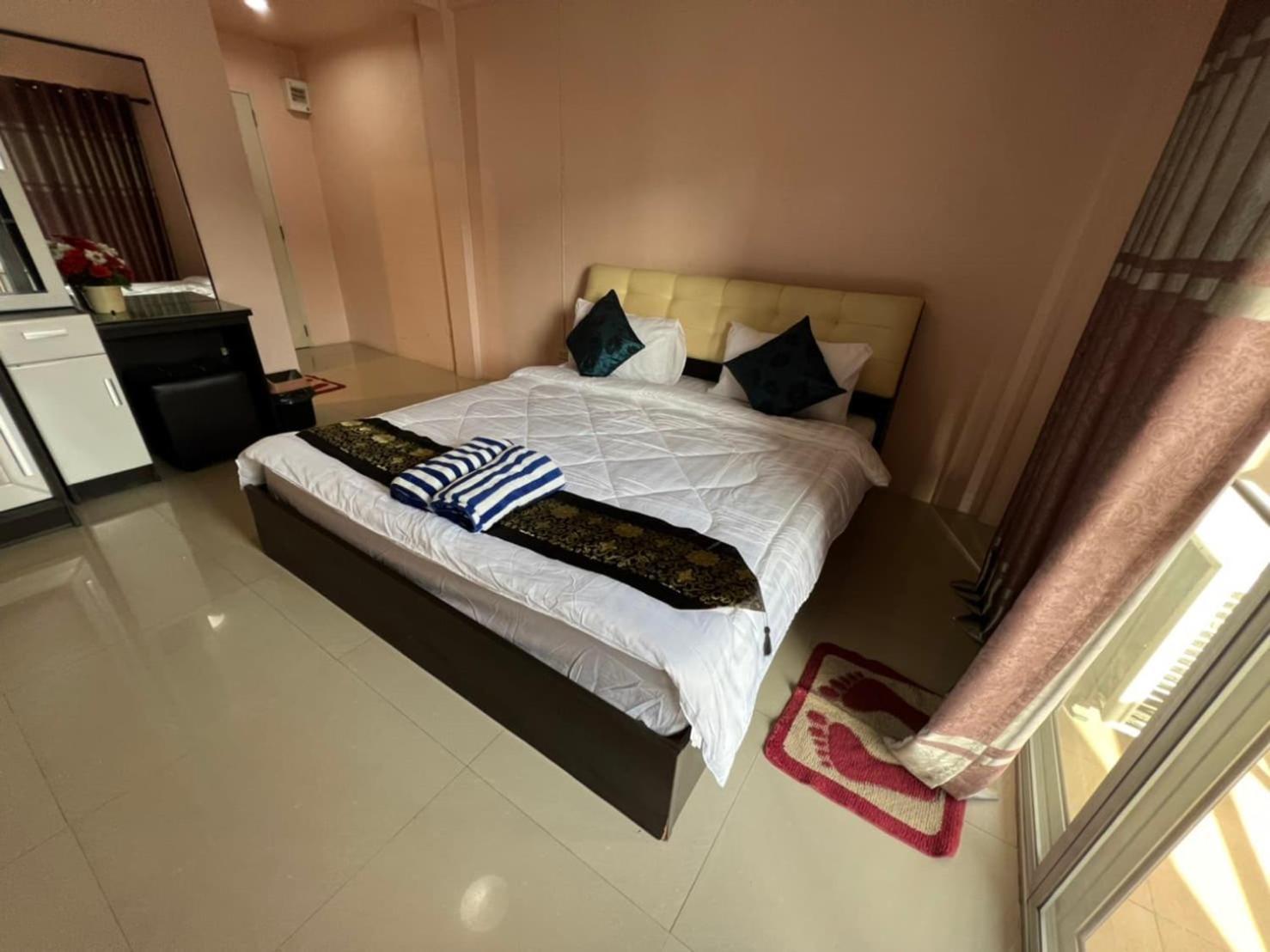 Kjs Pattaya Hotel Bagian luar foto