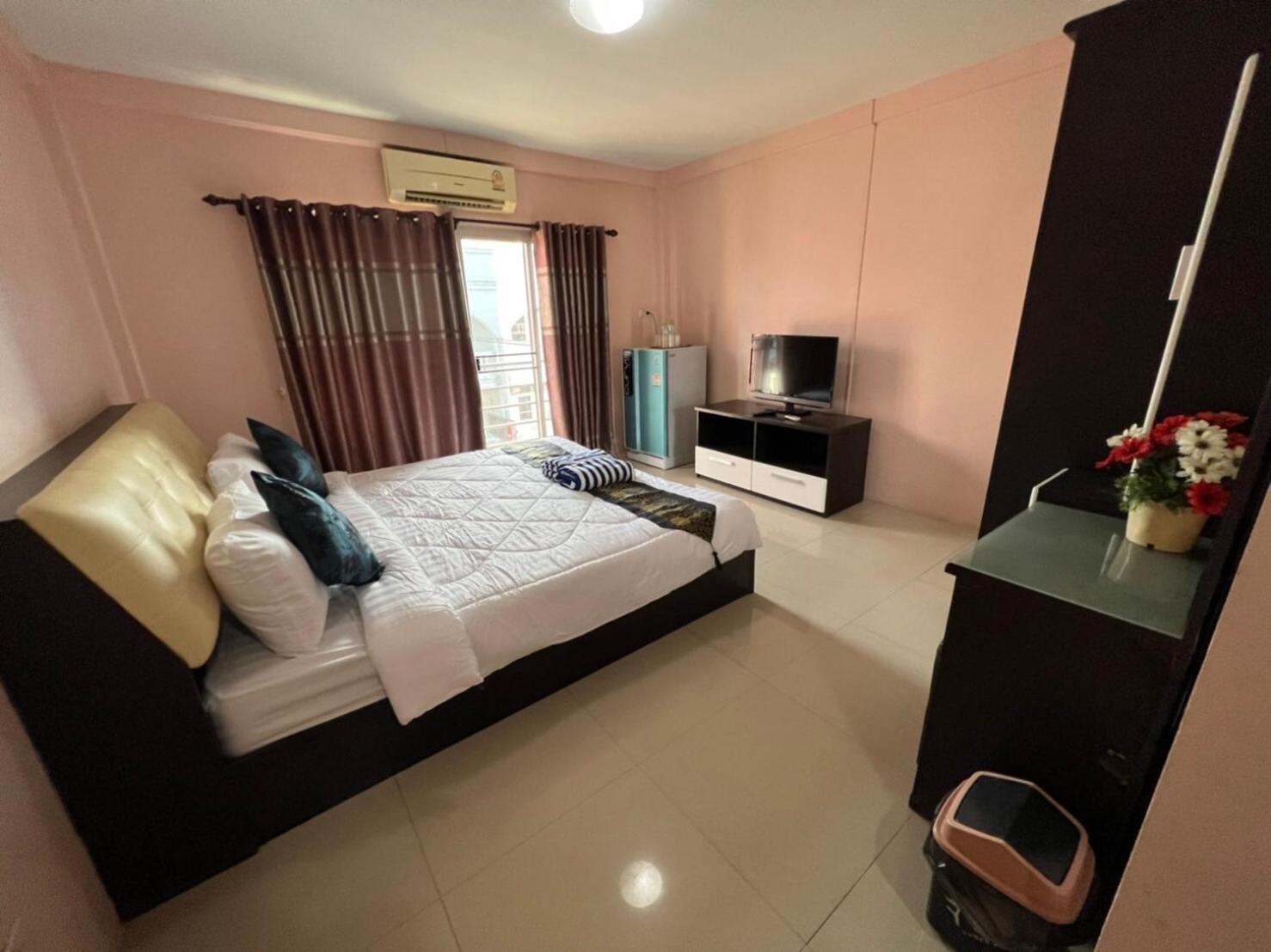 Kjs Pattaya Hotel Bagian luar foto
